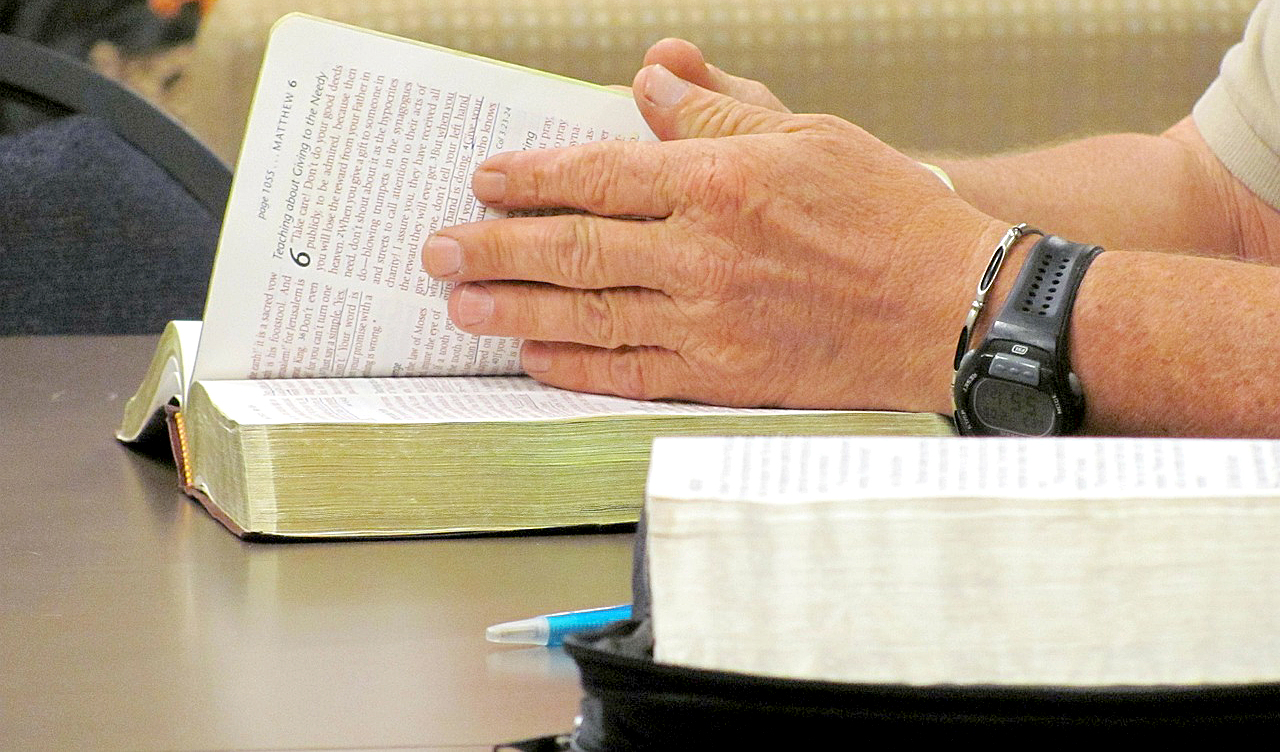 Bible Study At Stuart Congregational Church